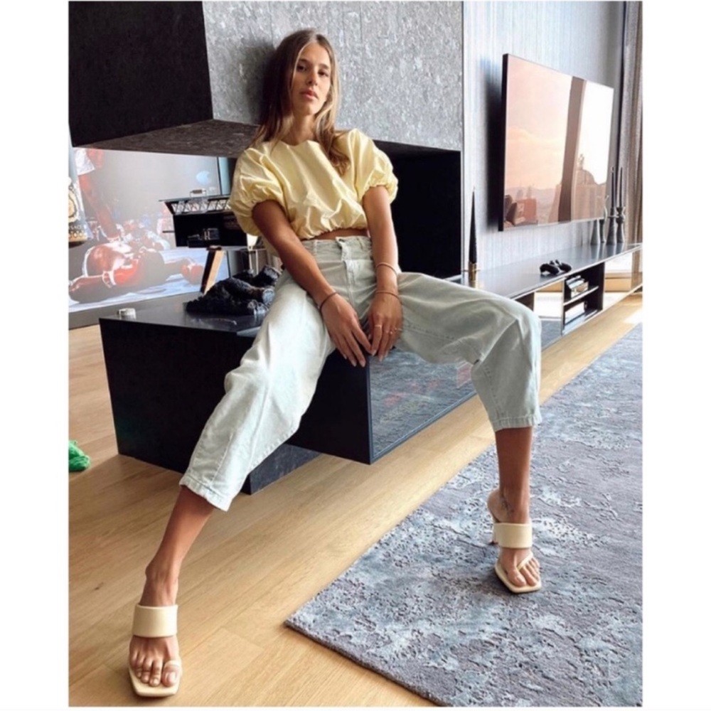 🆕 Padded Sandals - Picture 2 of 11
